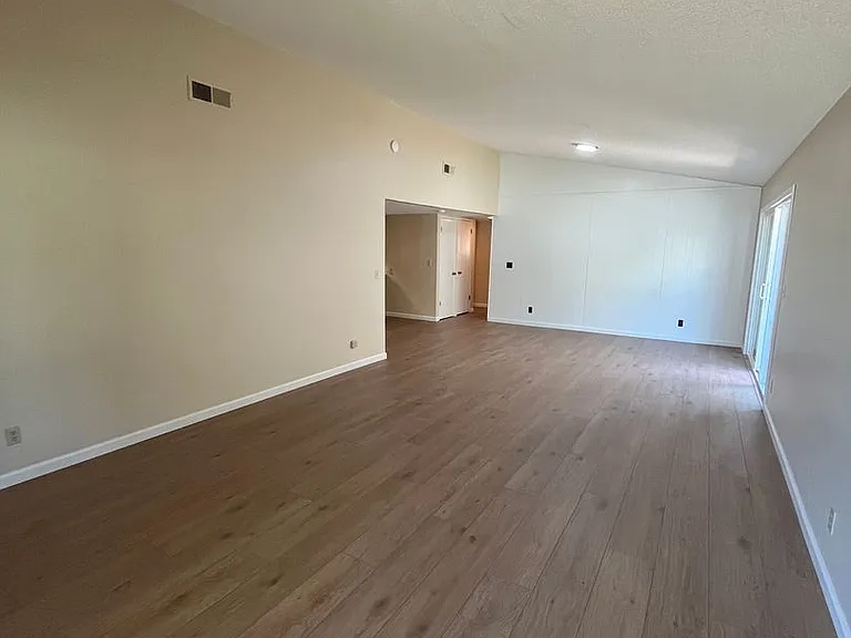 Cowell 4808-4810 — Photo 25