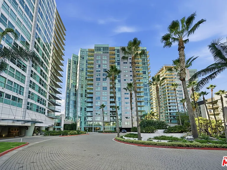 13650 Marina Pointe Dr #1603 — Photo 51