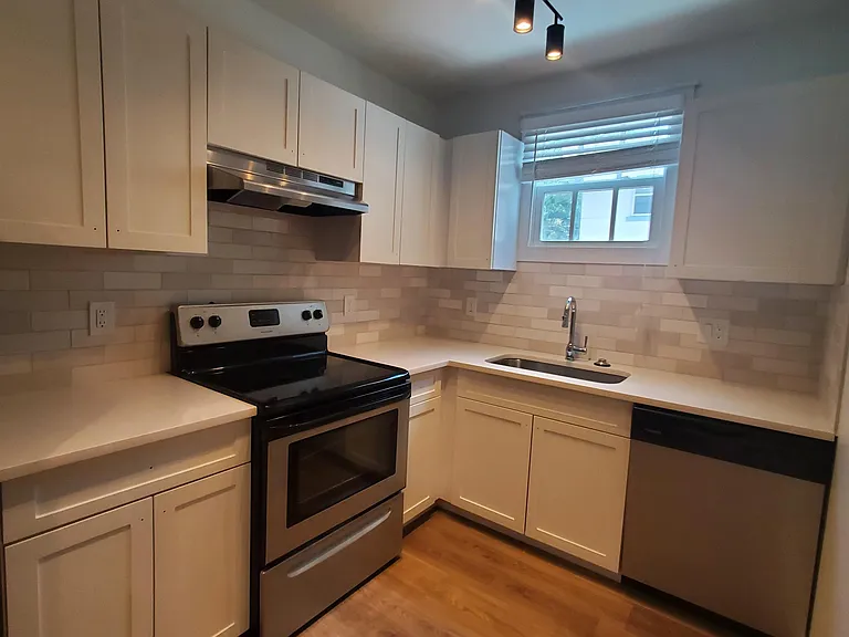 916 1st St N #6 — Photo 9