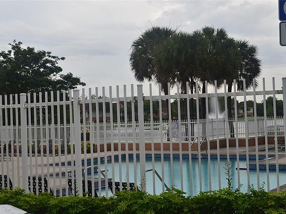 5th image of 706 NW 91st Ter #706