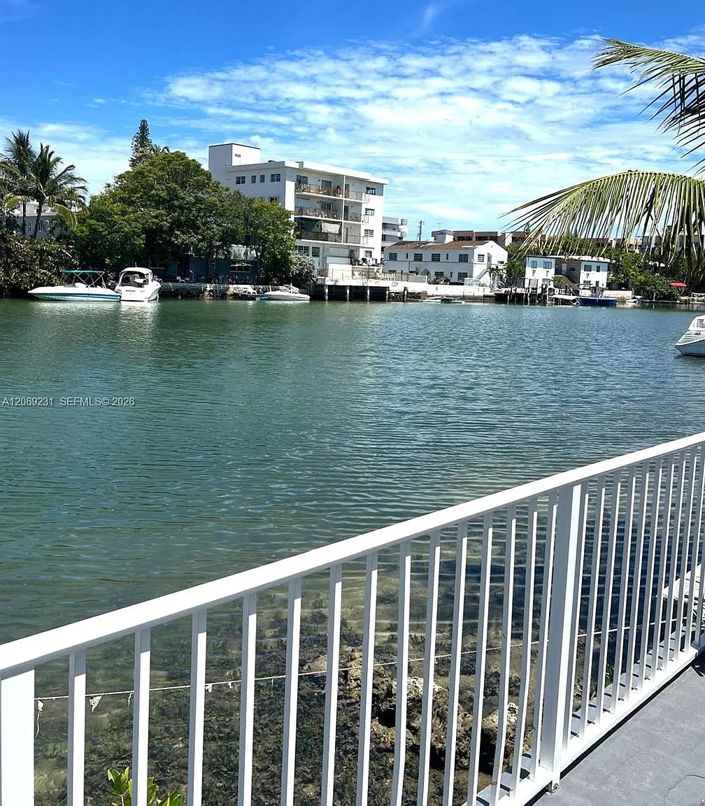 Biscayne Bch Sub — Photo 1