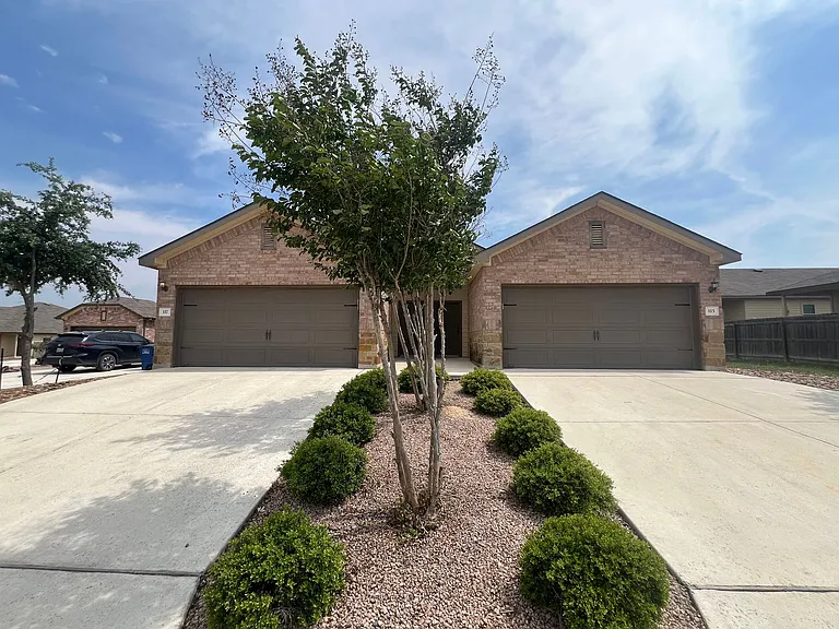 115 Stacy Ln — Photo 2