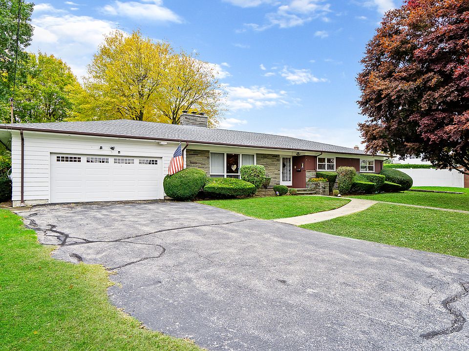 1st image of 9 Redwood Dr