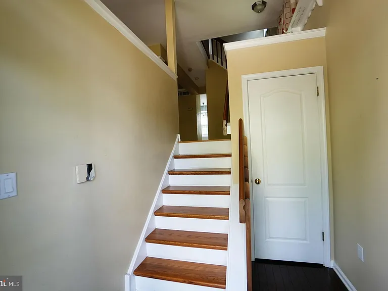 2005 Harvard Dr — Photo 4