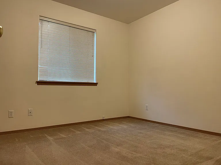 1525 Maple St — Photo 9
