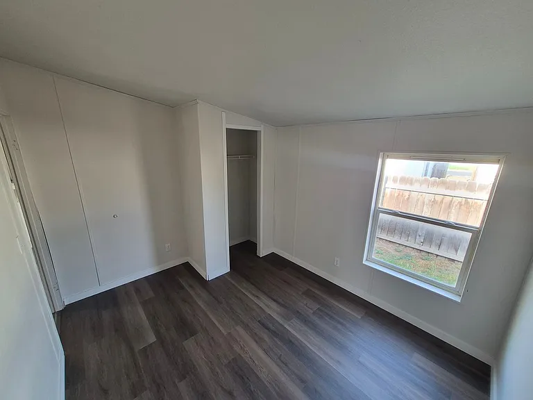 341-343 NW Hemlock Ct — Photo 17