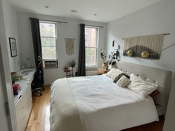 5th image of 208 Kingsland Ave APT 2l