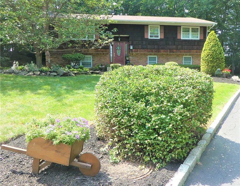 1st image of 26 Tor View Ave