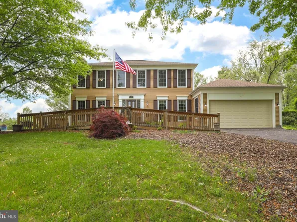 39 Prides Xing, Shenandoah Junction, WV 25442