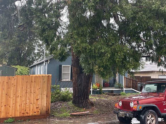 3rd image of 4218 57th St
