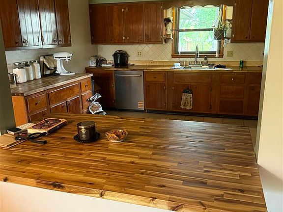 2nd image of 2919 Strader Rd