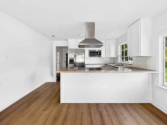 5th image of 303 44th St
