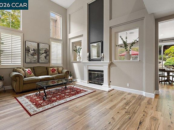 5th image of 215 Azalea Ln