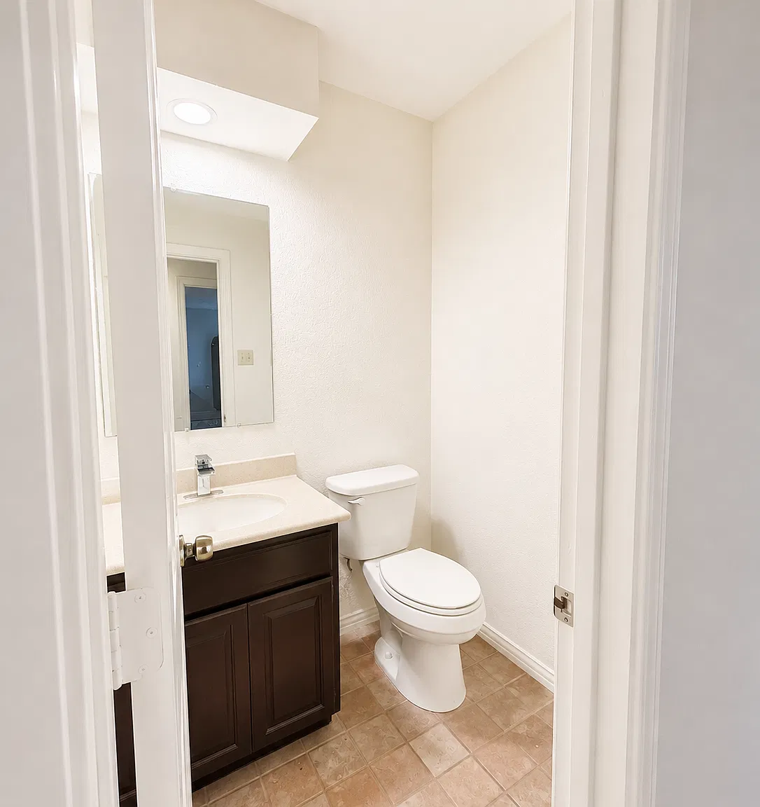 3 bed, 2.5 bath, 2076 sqft, $2,800 — Photo 1