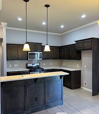 3rd image of 3902 Wiltshire Dr
