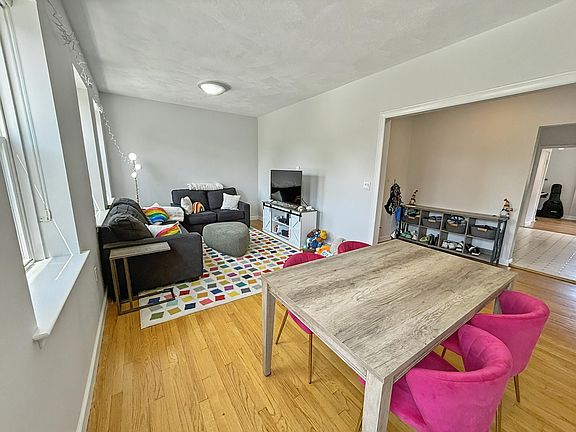 5th image of 153 Chiswick Rd APT 3