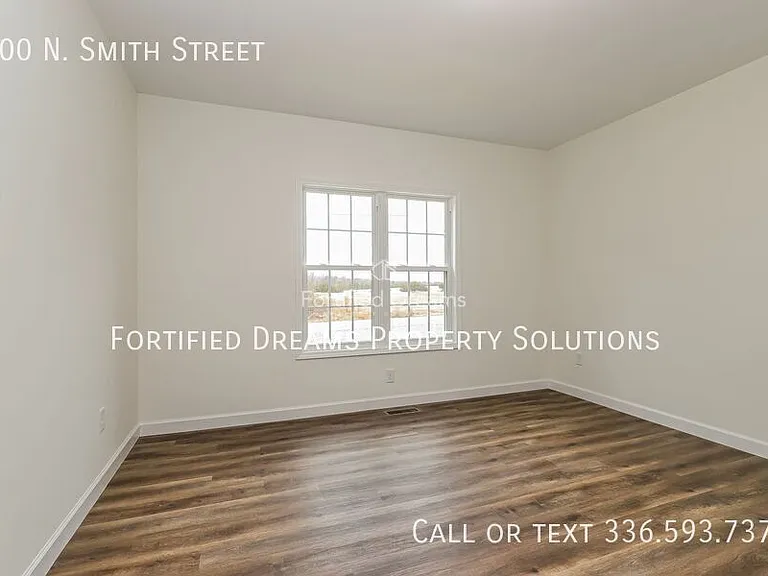 400 N Smith St — Photo 8