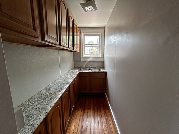 5th image of 770 Providence St APT E