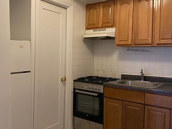 5th image of 42 W 56th St APT 4A