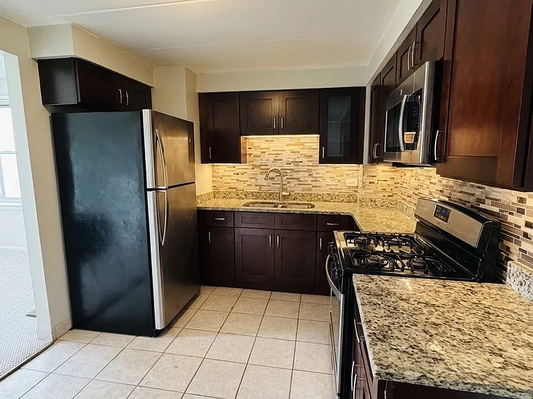 10737 S Lloyd Dr #8 — Photo 2