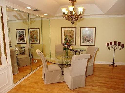 Living Area (Dining)