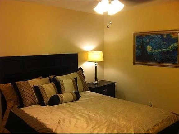 5th image of 5550 Owensmouth Ave APT 202