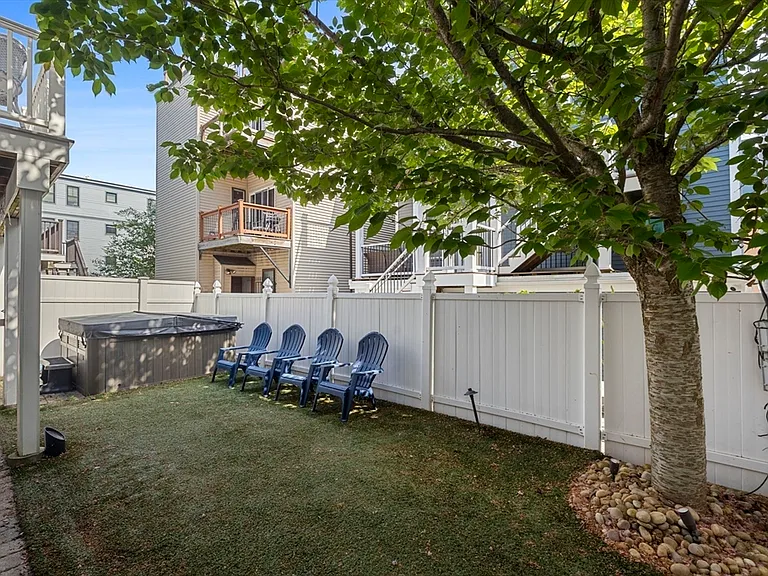 110 Bolton St — Photo 18
