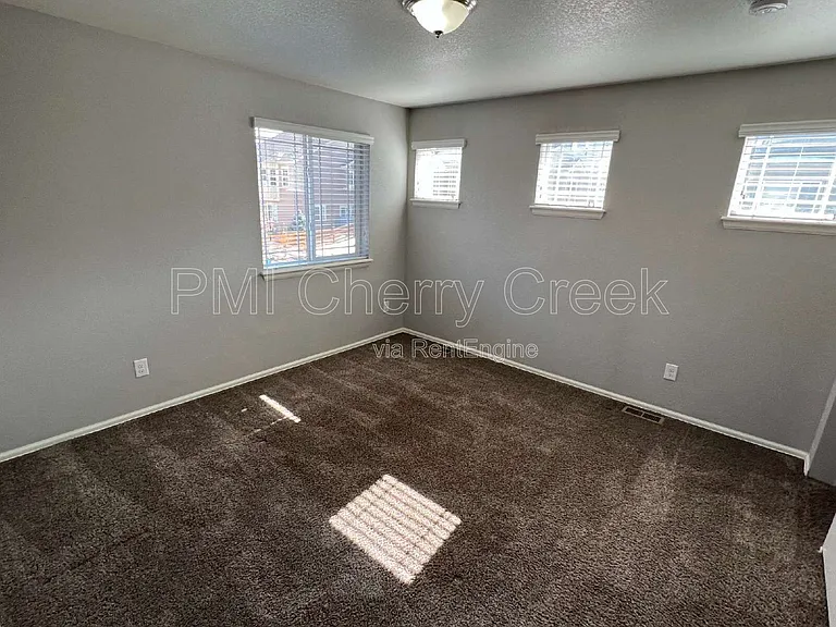 22472 E Union Cir — Photo 15