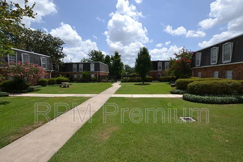2 bed, 2.0 bath, 1050 sqft, $1,150 — Photo 3