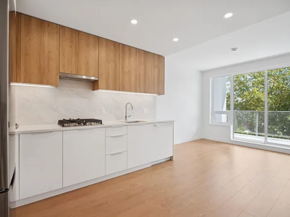 13387 Old Yale Rd #303, Surrey, BC V3T 3B1