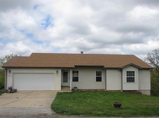 568 Briggs Rd, Walnut Shade, MO 65771