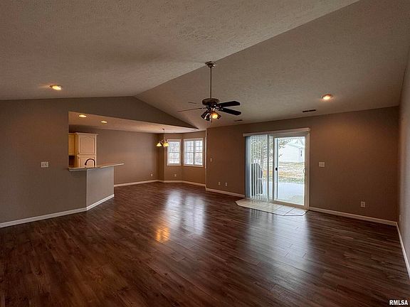2nd image of 1404 Persimmon Dr