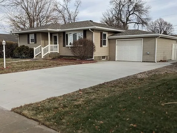 2853 Fairlane Ave, Columbus, NE 68601