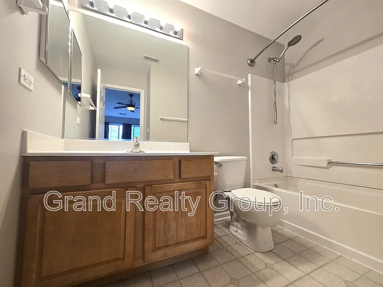 652 S Rosehall Ln — Photo 10