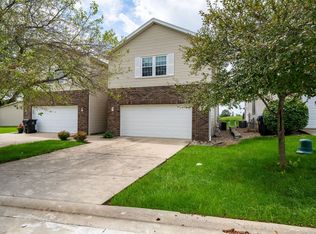 4 Everett Ct, Bloomington, IL 61705