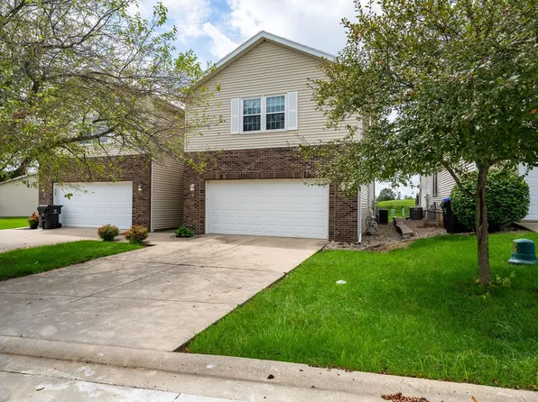 4 Everett Ct, Bloomington, IL 61705