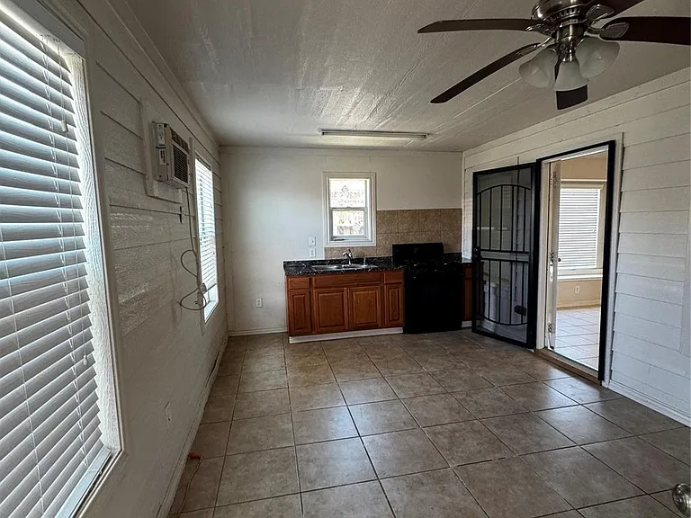 9311 Camelia Crest Ln — Photo 13