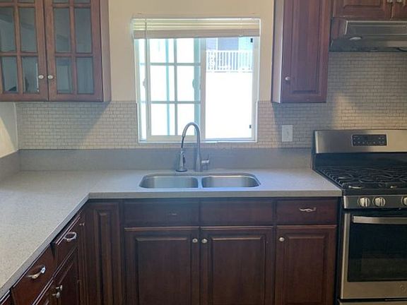 5th image of 1724 Cherry Ave #1728