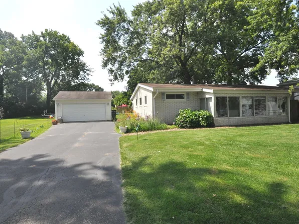 25615 W Lakeview Ct, Lake Villa, IL 60046