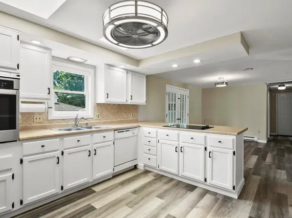 25 Carver St #1, Worcester, MA 01604