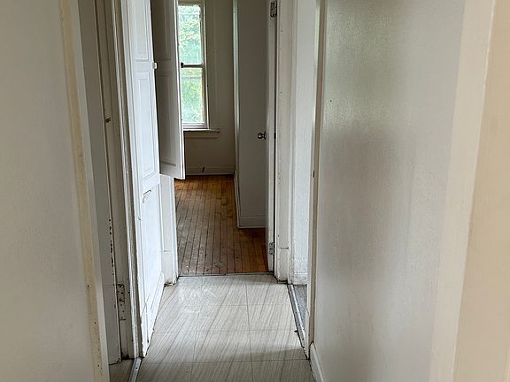 4th image of 2910 N 29th St #2