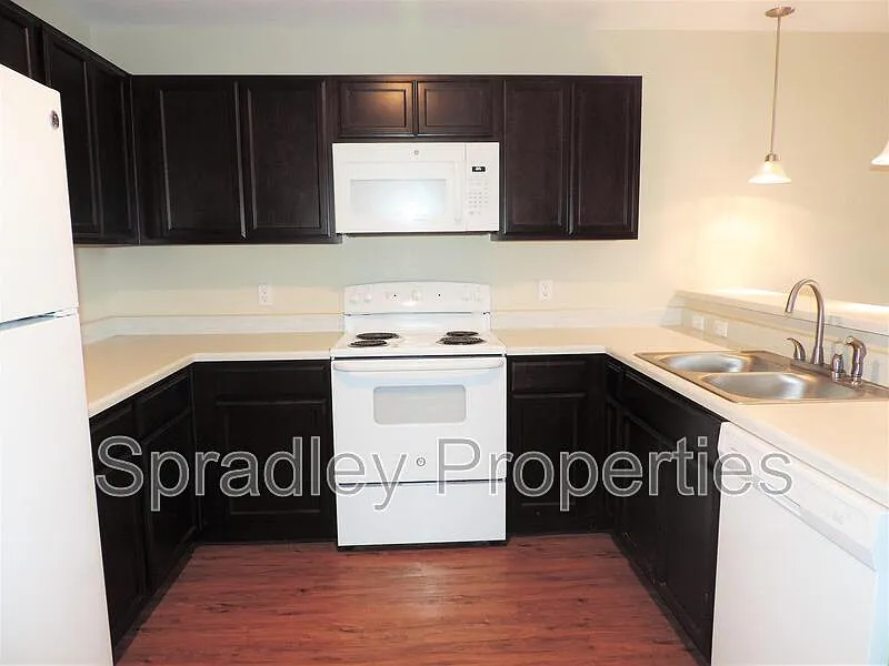 2 bed, 1.0 bath, 1095 sqft, $1,060 — Photo 4