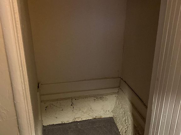 Living room closet 3' x 2.5'