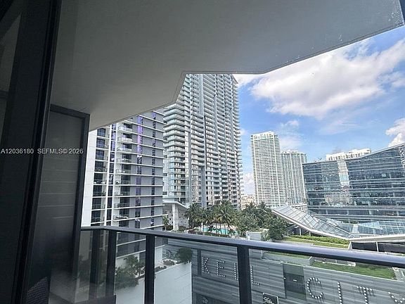 4th image of 45 SW 9th St APT 1409