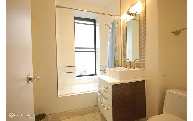 Rented by Douglas Elliman | media 16