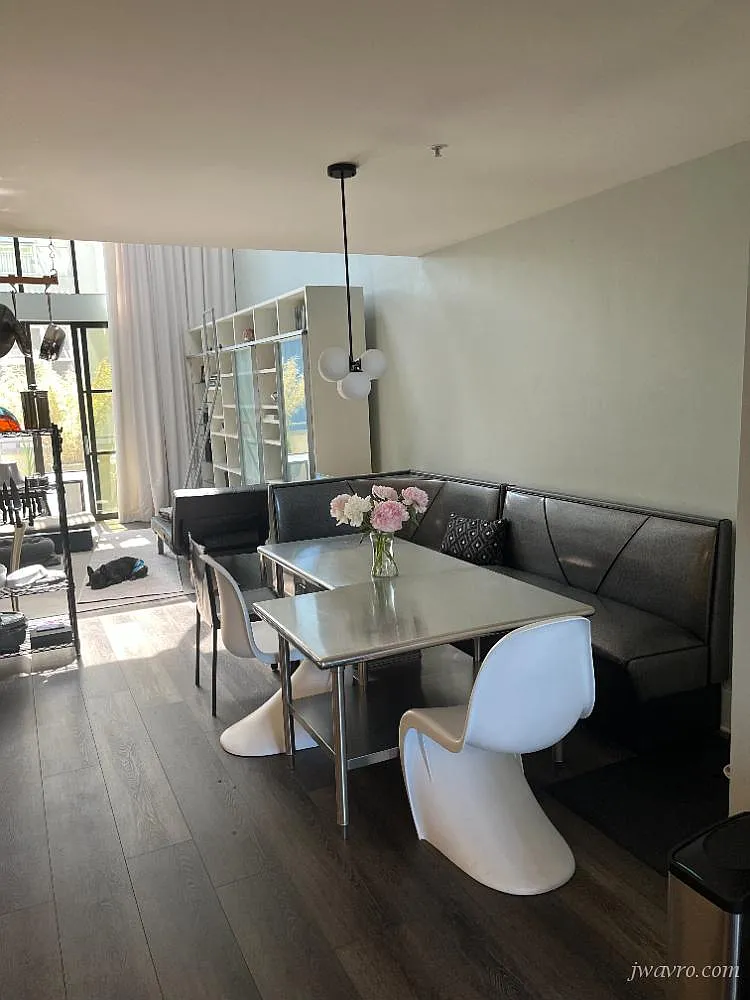 Furnished! Custom Designed Loft. Top Floor. City Views! — Photo 2