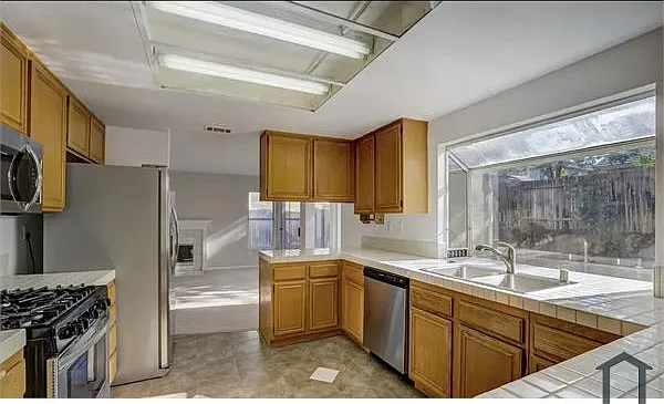 45308 Pickford Ave — Photo 4