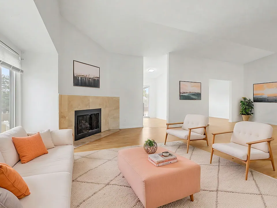 Living room -virtual staging