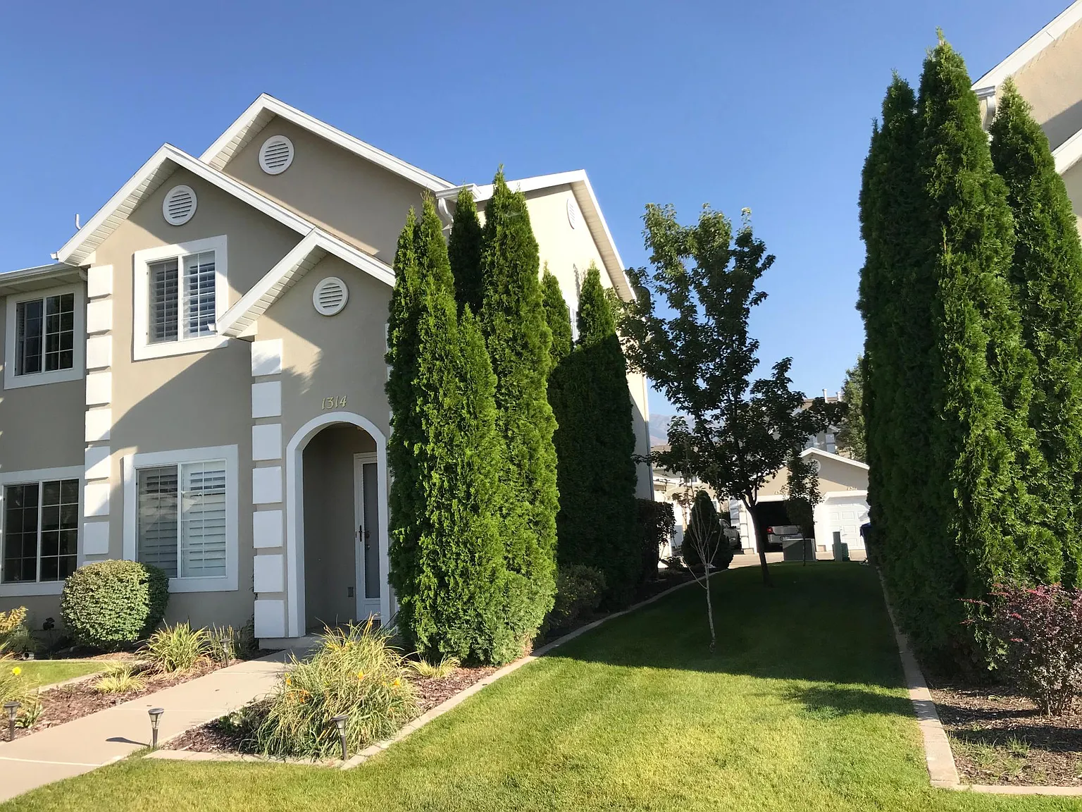 2 bed, 1.5 bath, 1268 sqft, $1,600 — Photo 1