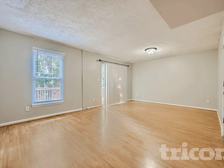 9432 Seven Courts Dr — Photo 3